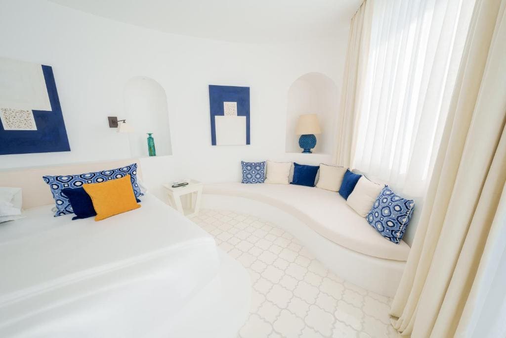 Corner Suite with Jacuzzi room - Image 3