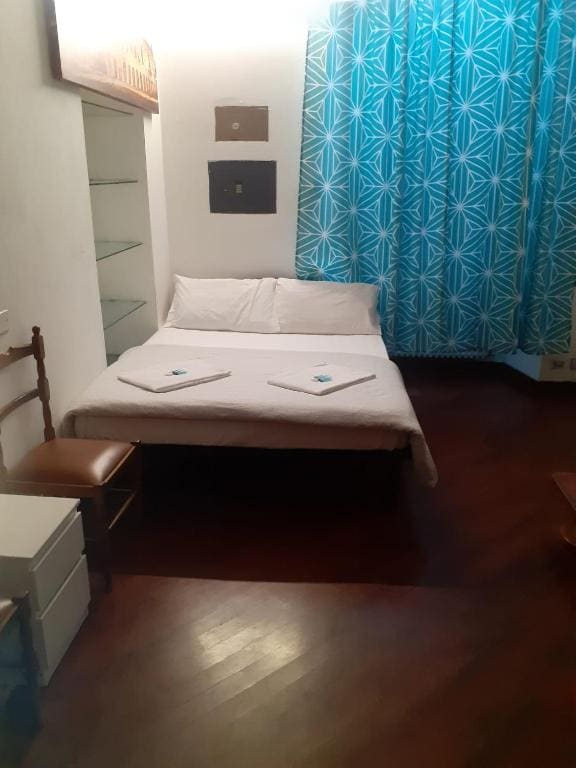 Double Room with Shared Bathroom room - Image 3