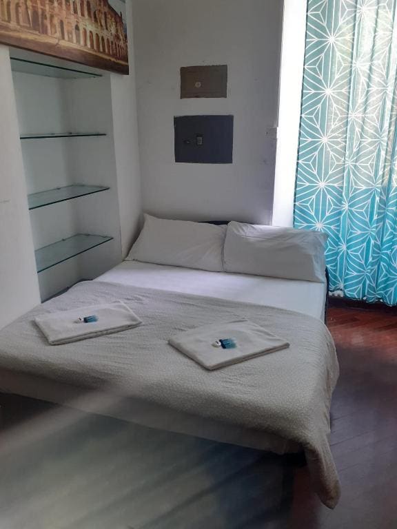 Double Room with Shared Bathroom room - Image 2
