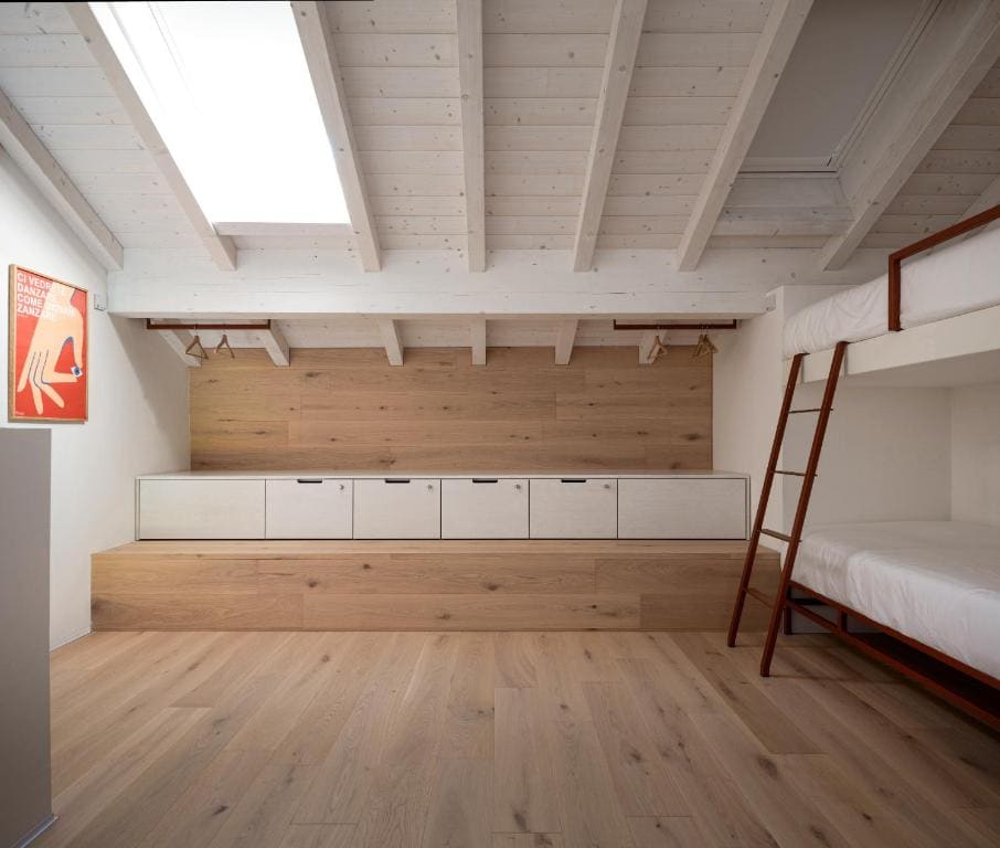 Superior Family Room room - Image 3