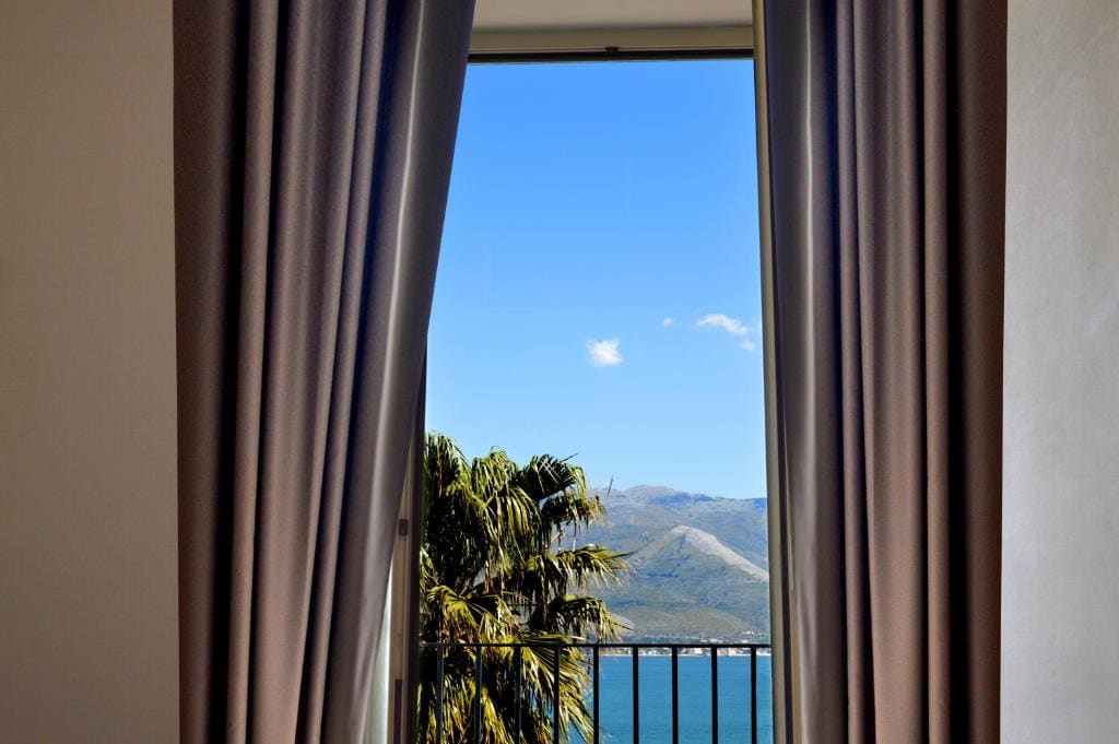Superior Double Room with Sea View room - Image 1
