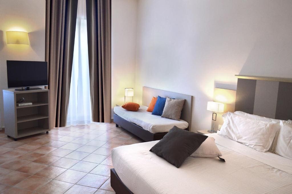 Junior Suite with Balcony room - Image 2