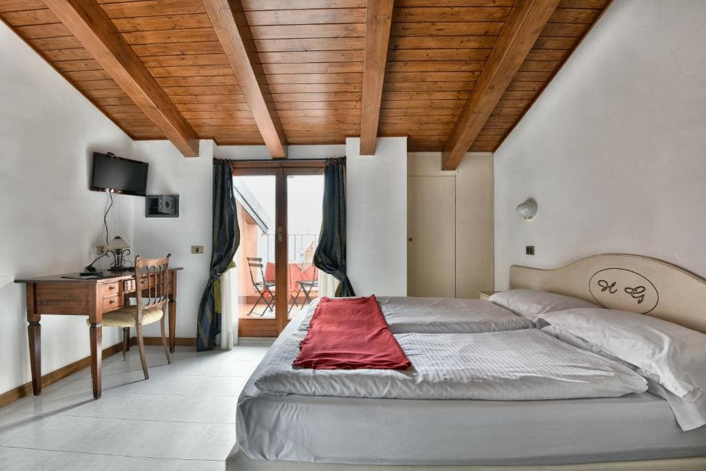 Double or Twin Room with Terrace room - Image 3