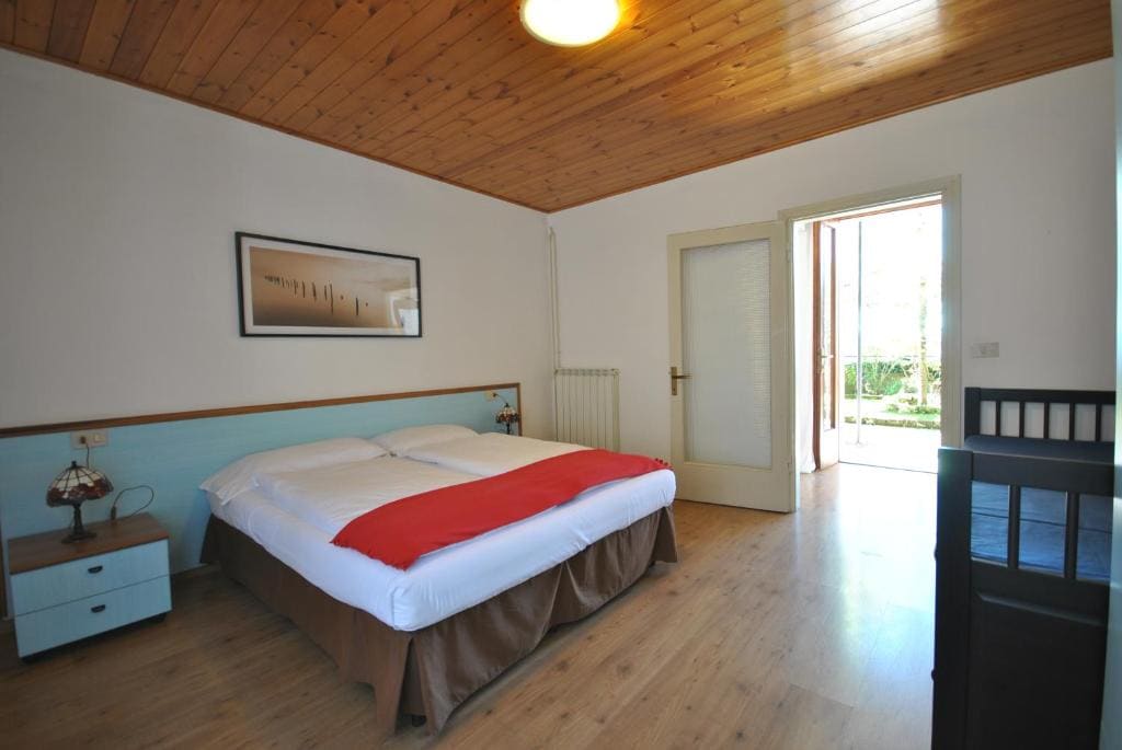 One-Bedroom Apartment - Annex room - Image 3
