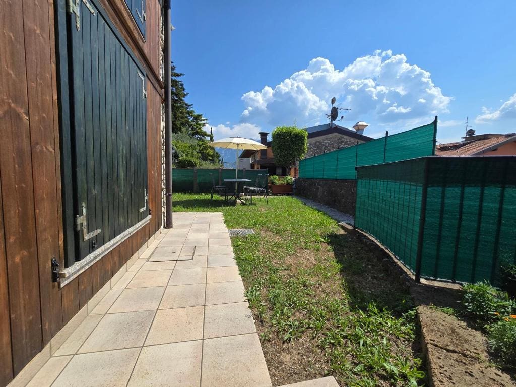 One-Bedroom Apartment with Garden room - Image 3