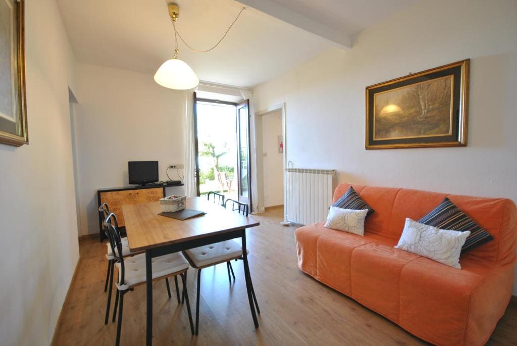 One-Bedroom Apartment - Annex room - Image 1