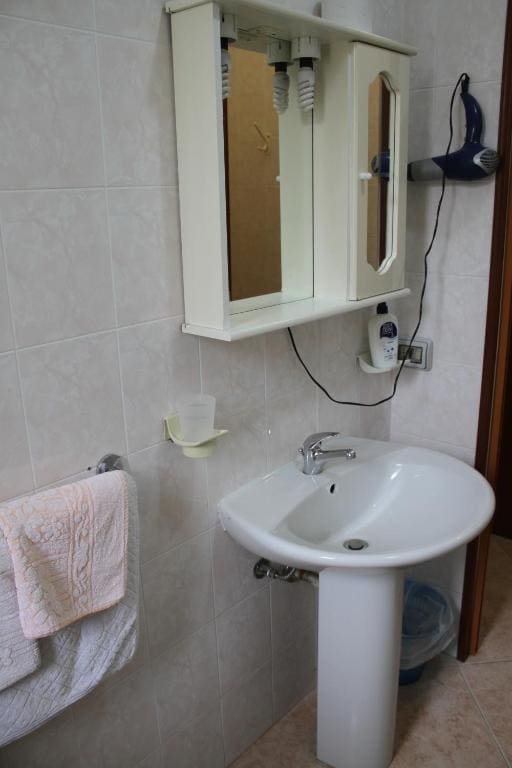 Deluxe Double Room with Balcony room - Image 3