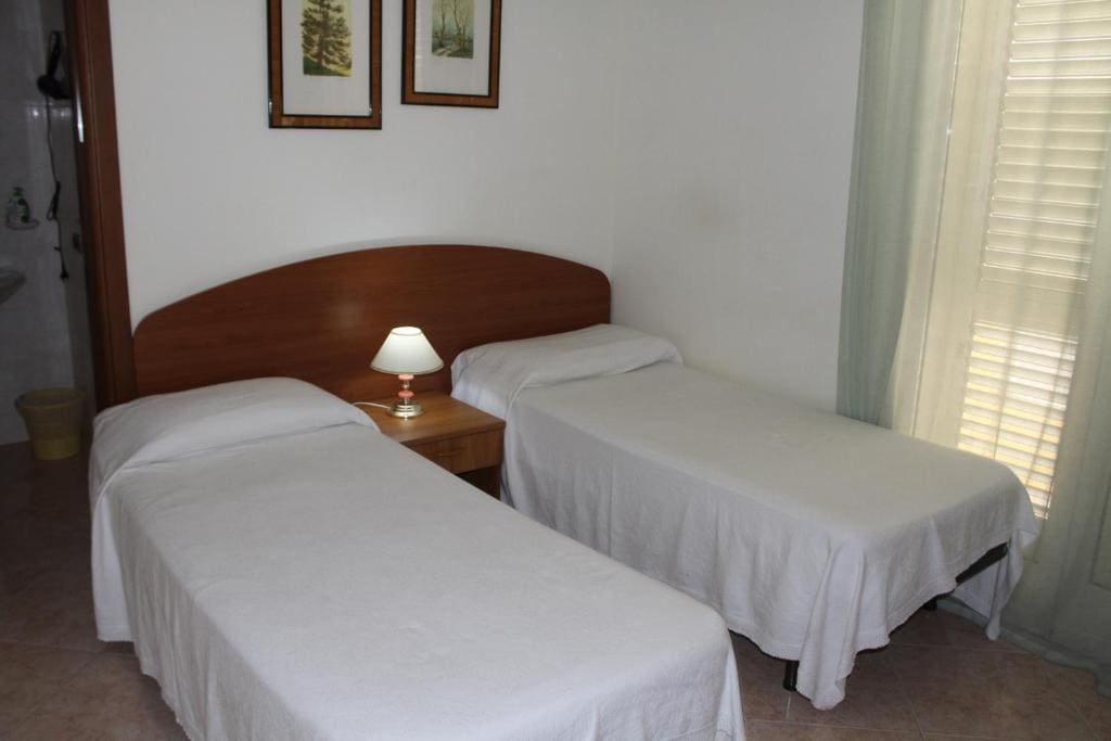 Single Room with Balcony room - Image 2