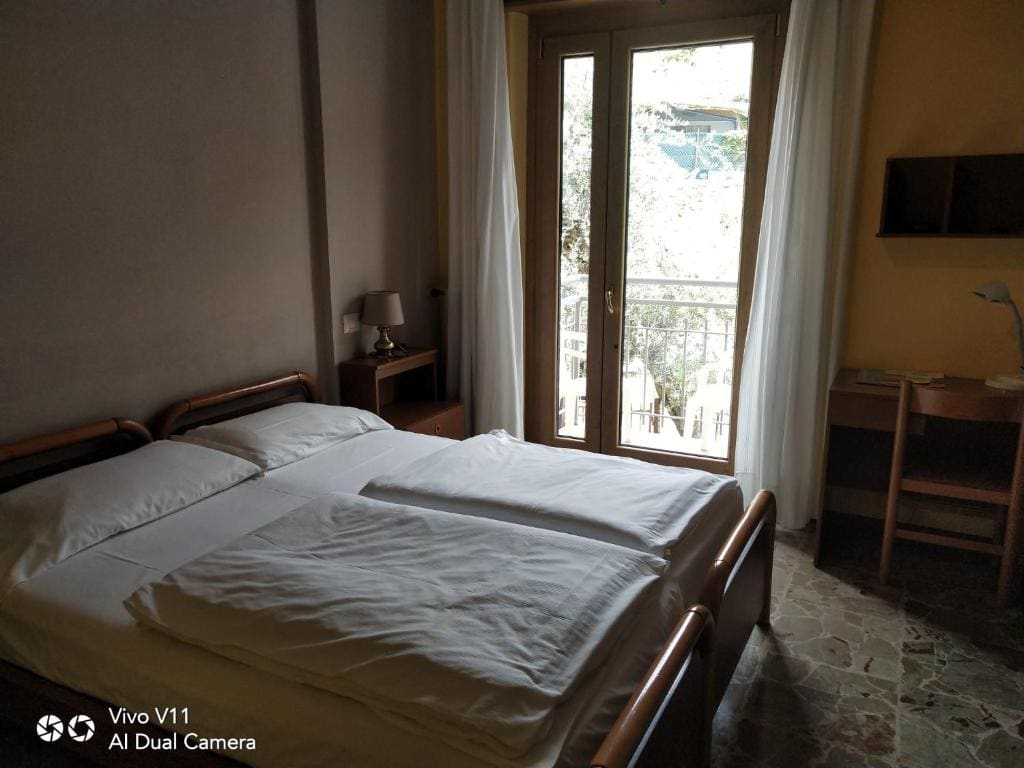 Double Room with Mountain View room - Image 3