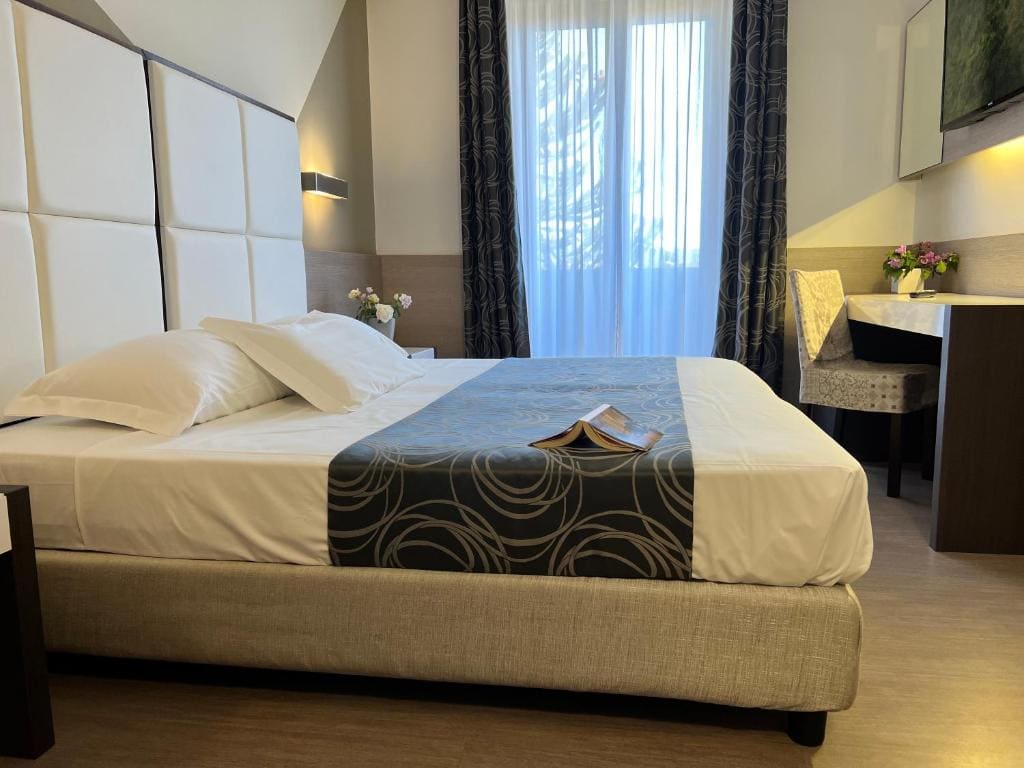 Business Double Room room - Image 3