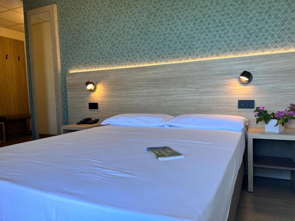 Deluxe Family Room room - Image 1
