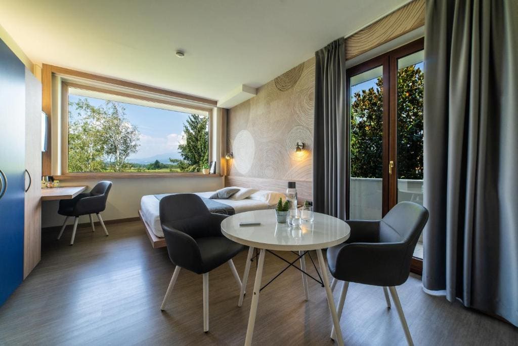 Junior Suite with Mountain View room - Image 2