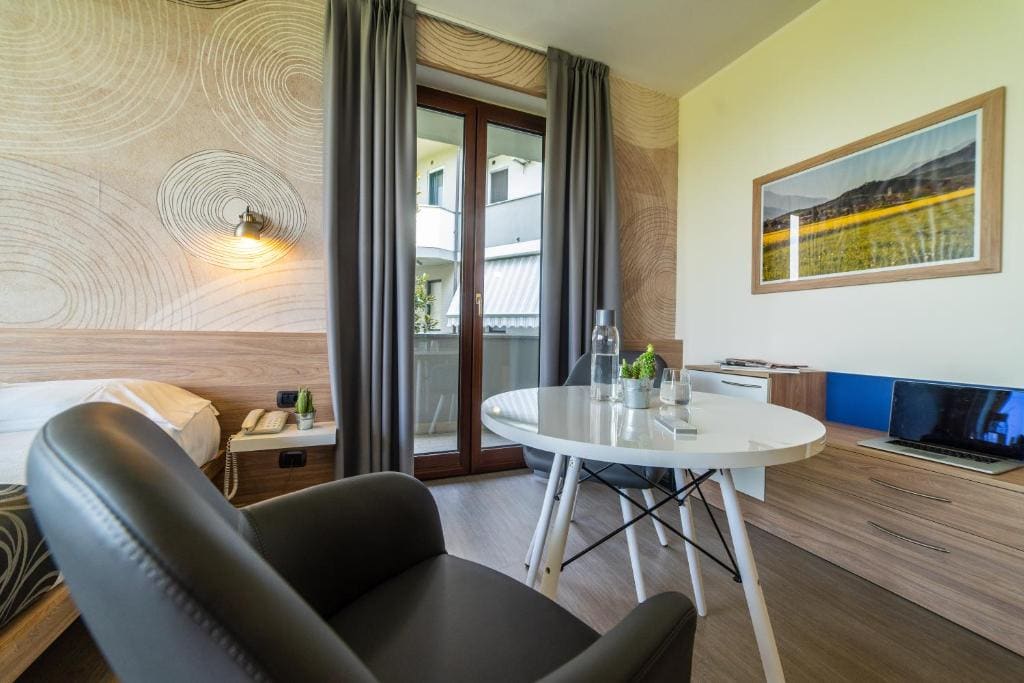 Junior Suite with Mountain View room - Image 3