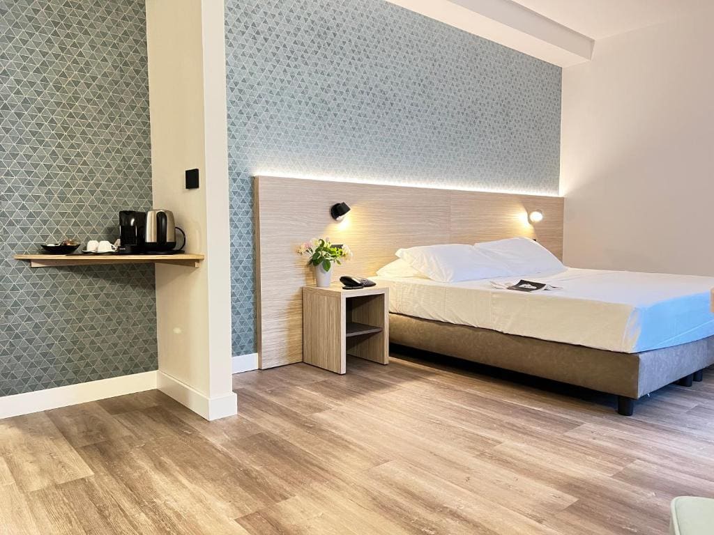 King Room with Mountain View room - Image 2