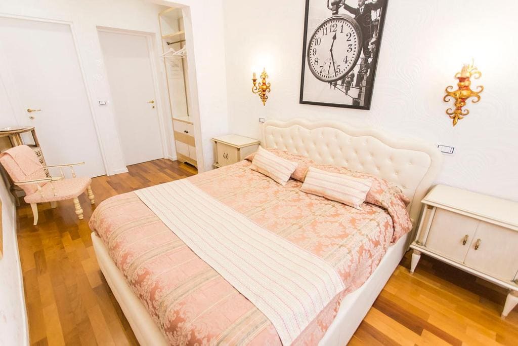 Double Room with Private Bathroom room - Image 3