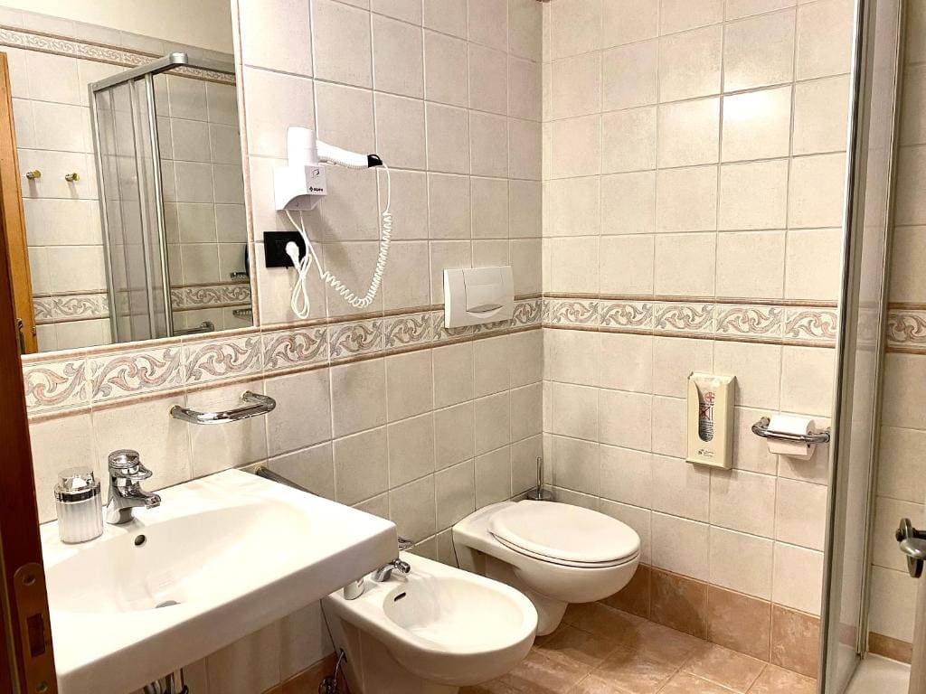 Double or Twin Room with View room - Image 3