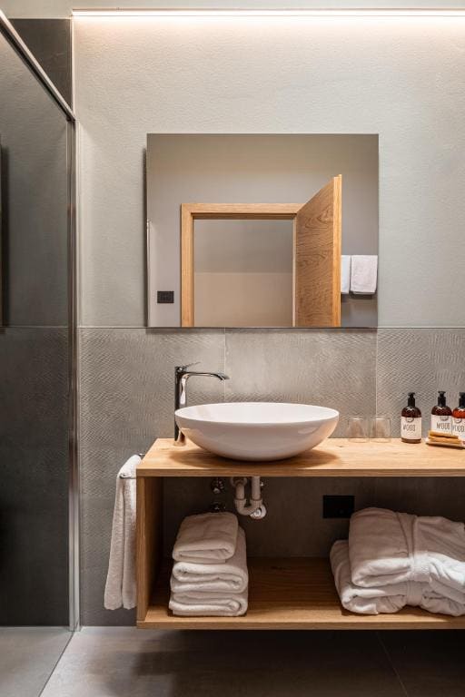 Junior Suite with Balcony room - Image 3