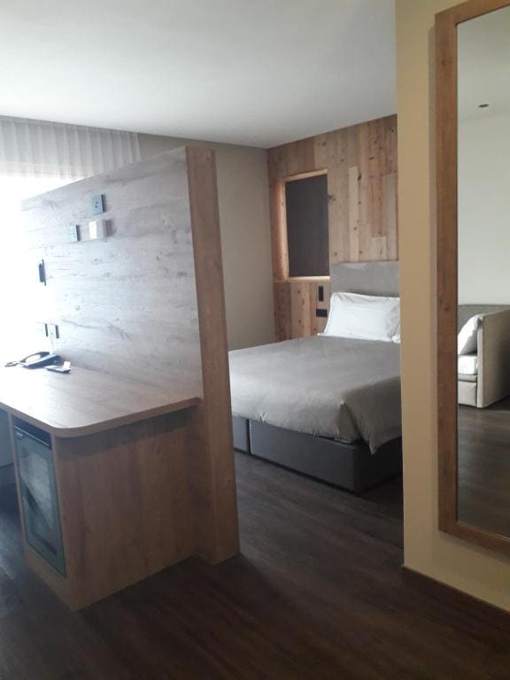 Junior Suite with Balcony room - Image 3