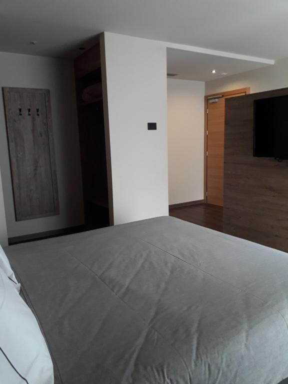 Junior Suite with Balcony room - Image 2