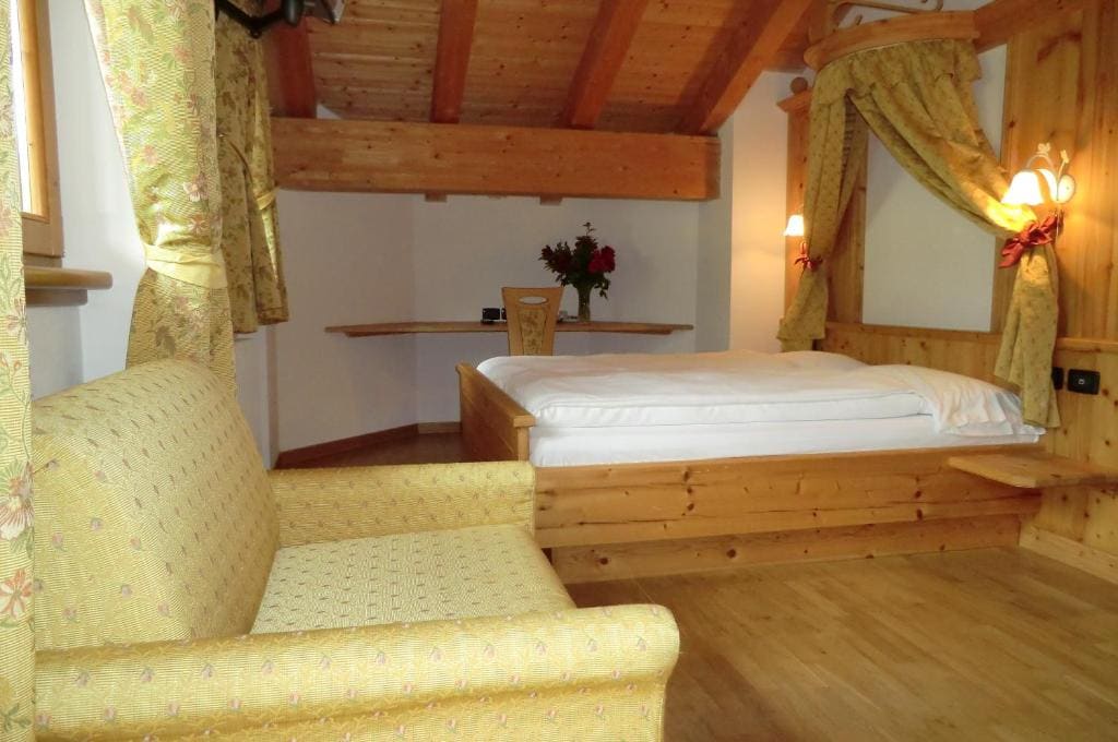 Deluxe Room room - Image 3