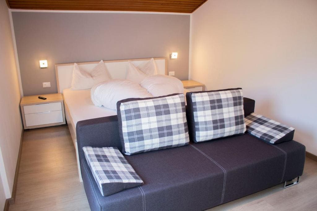 Double Room with Balcony room - Image 3