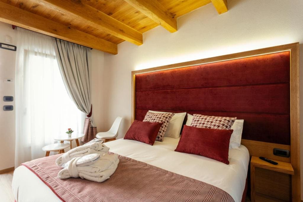 Deluxe Room room - Image 3