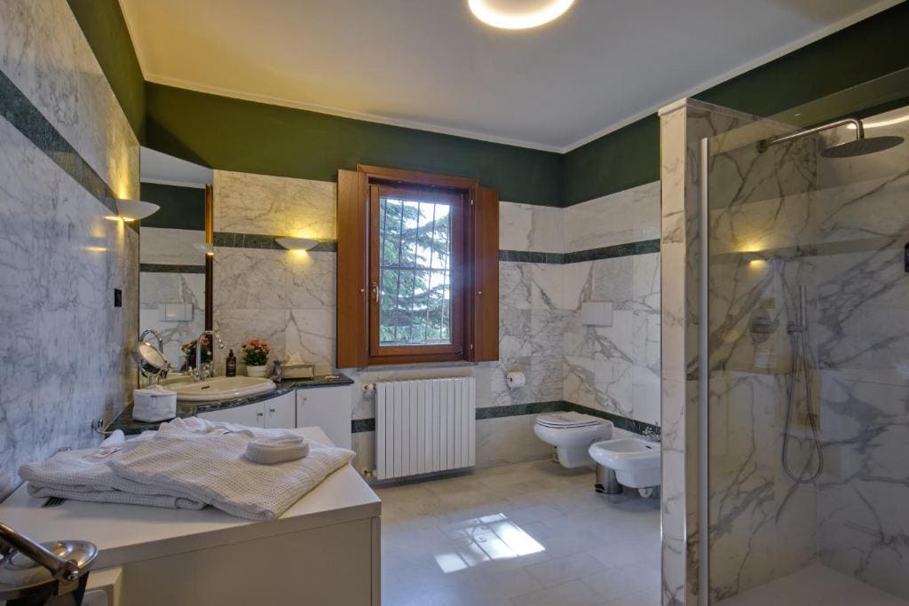 Junior Suite with Balcony room - Image 3