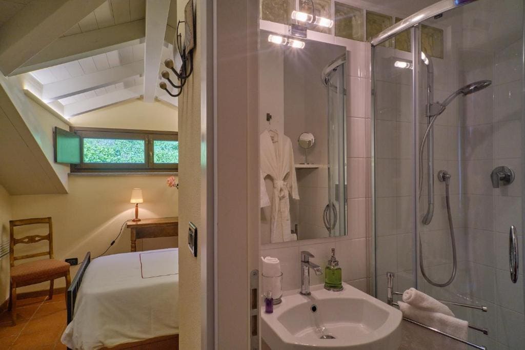 Standard Single Room with Shower room - Image 1