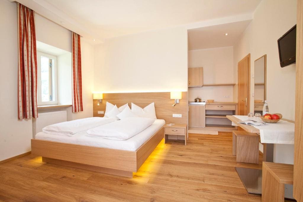 Family Room room - Image 1