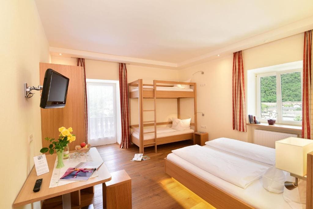 Family Room room - Image 2