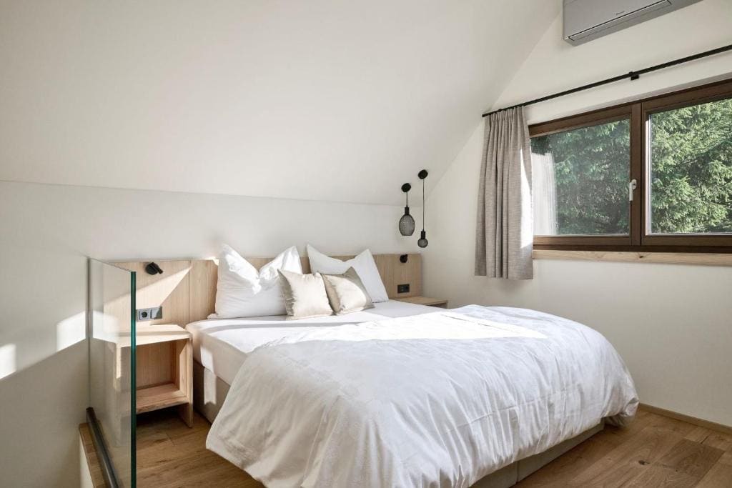 Superior Chalet room - Image 2
