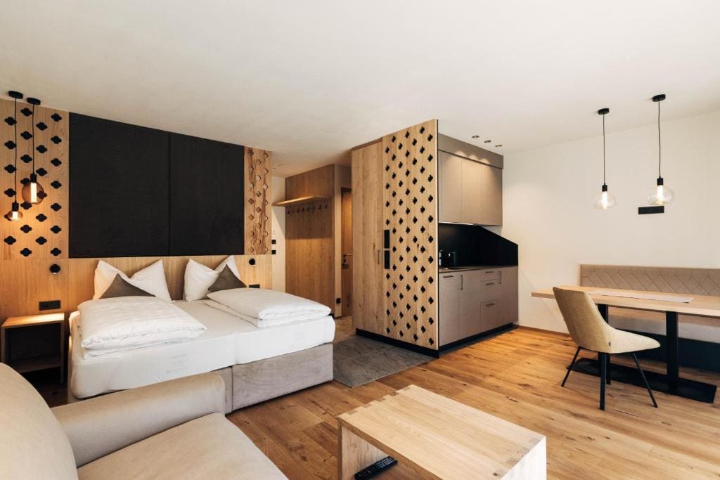 Deluxe Suite room - Image 3