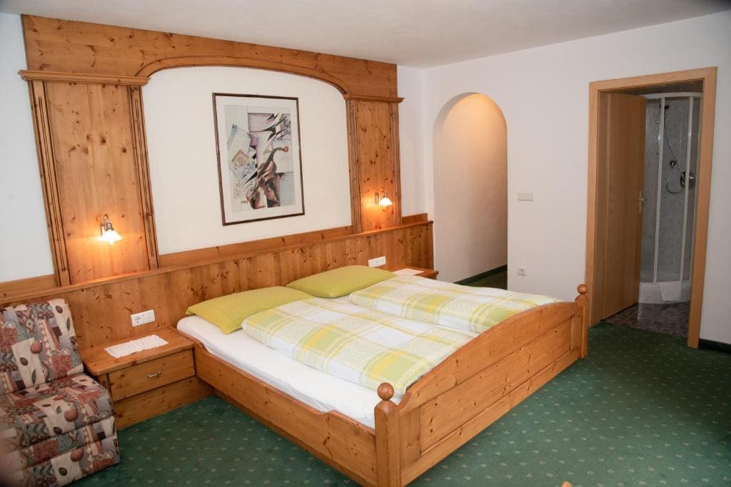 Deluxe Double or Twin Room with Mountain View room - Image 3
