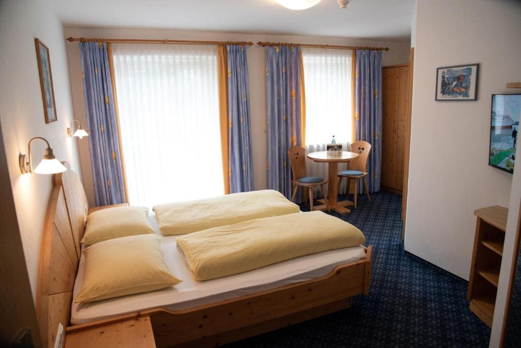 Deluxe Double or Twin Room with Mountain View room - Image 2