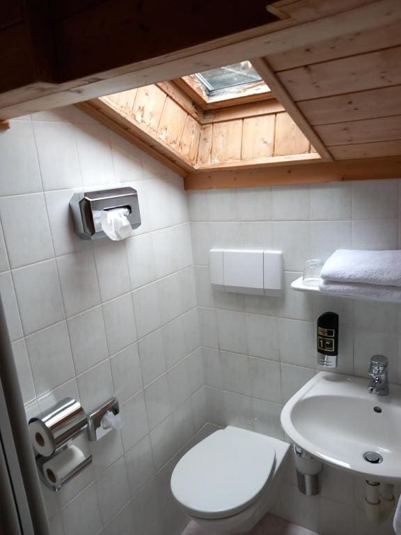 Economy Double Room room - Image 1