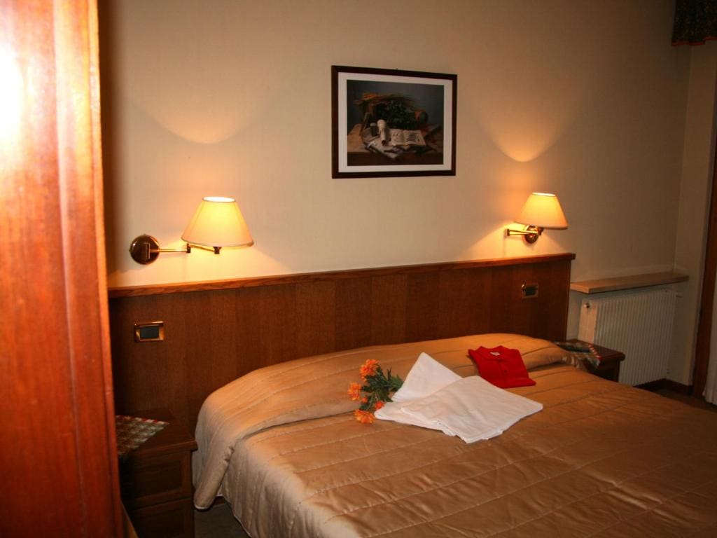 Double Room with Balcony room - Image 2