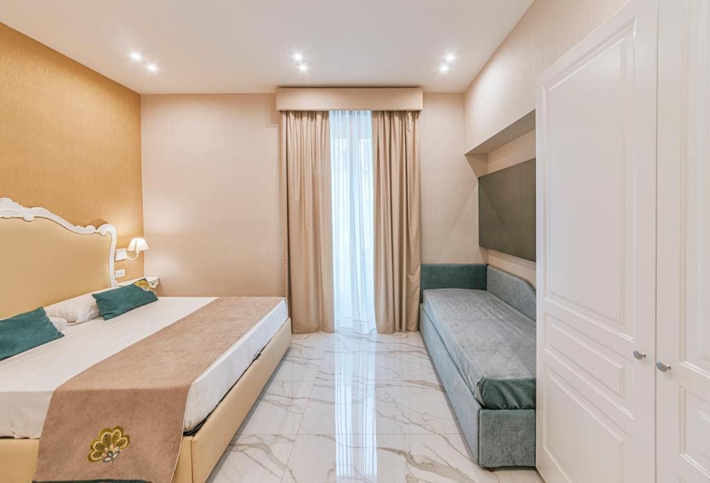 Superior Quadruple Room room - Image 3