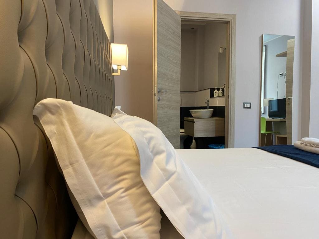 Double Room with Private External Bathroom room - Image 1