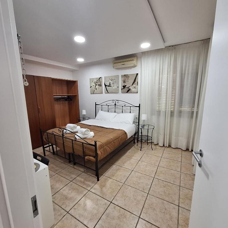 Double Room with Private Bathroom room - Image 3