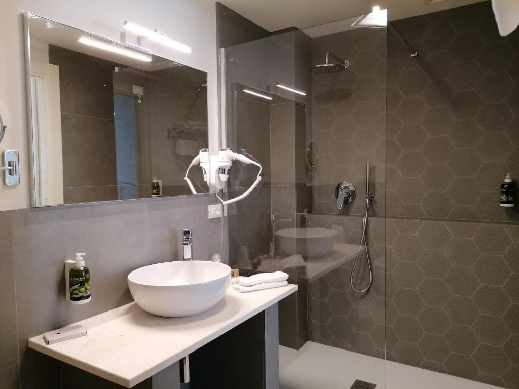 Deluxe Triple Room room - Image 3