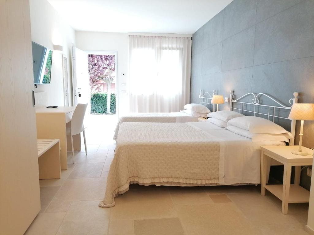 Deluxe Triple Room room - Image 2