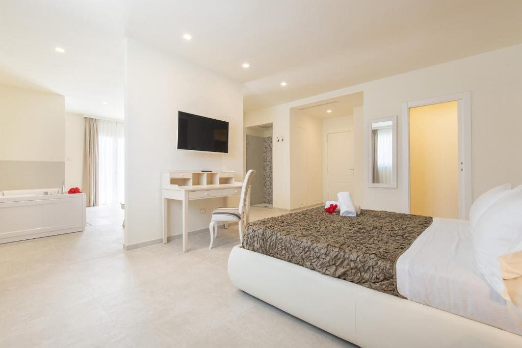 Suite with Spa Access room - Image 3