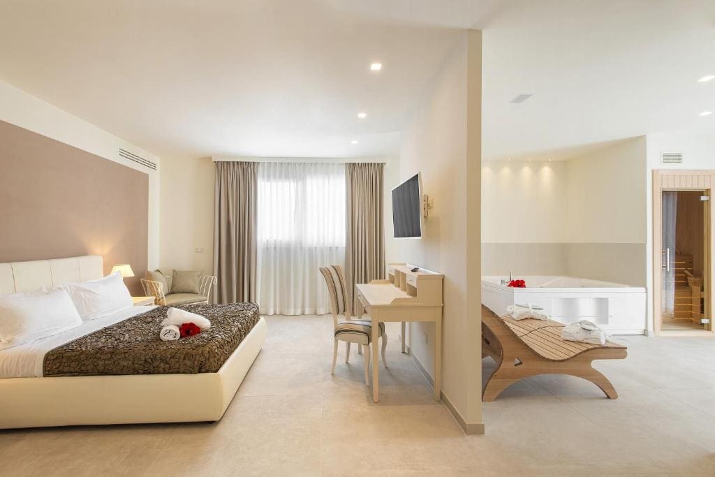 Suite with Spa Access room - Image 2