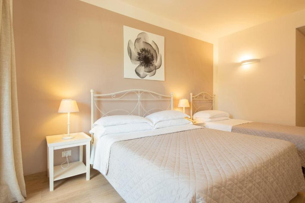 Superior Triple Room room - Image 2