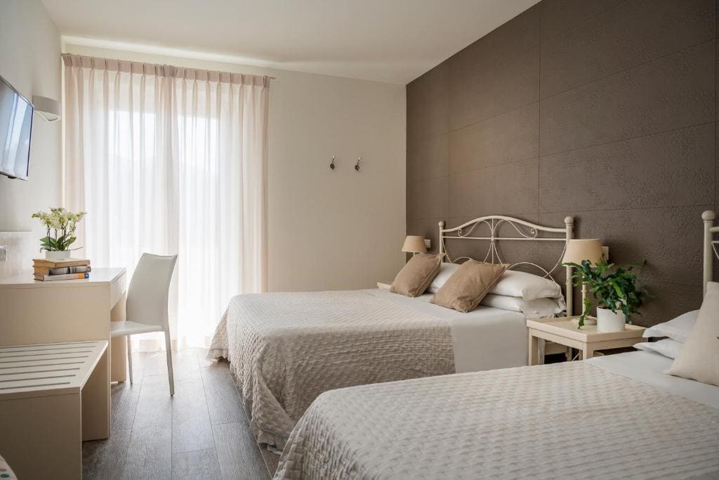Superior Triple Room room - Image 1