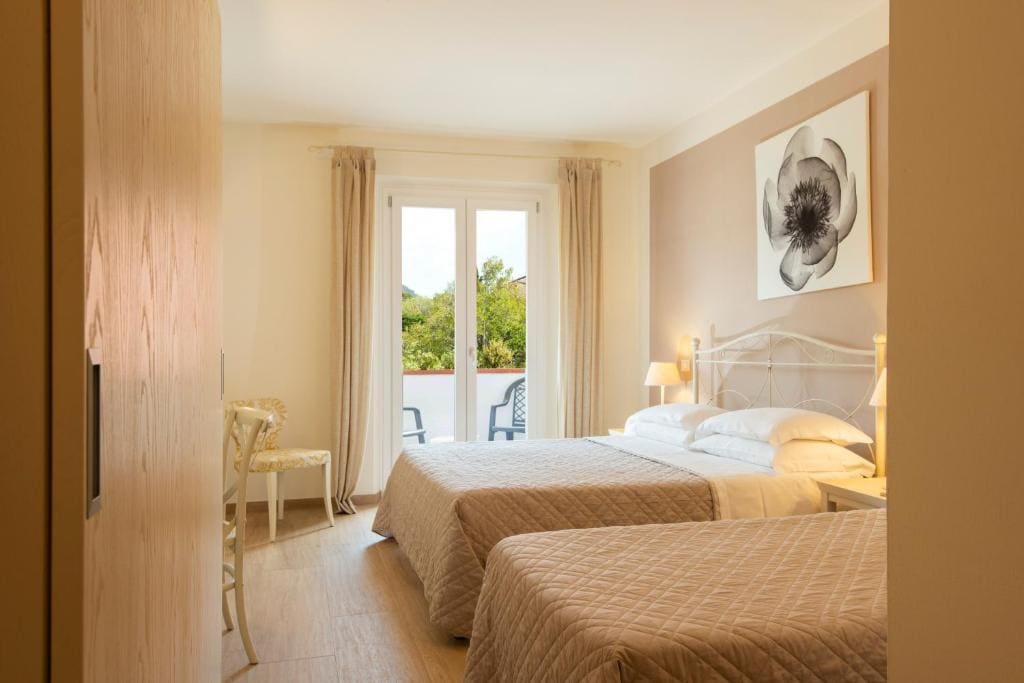 Superior Triple Room room - Image 3