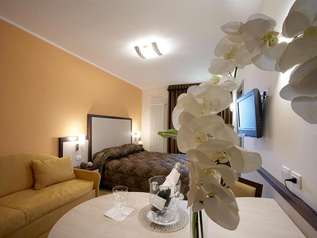 Deluxe Double Room room - Image 2