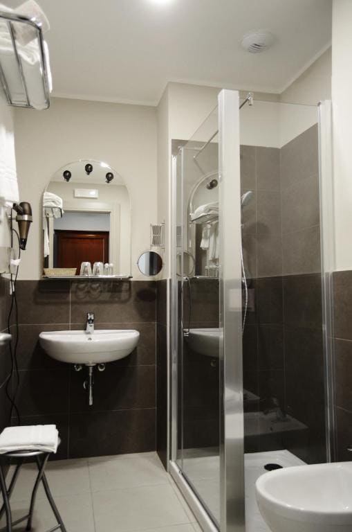 Comfort Quadruple Room room - Image 1
