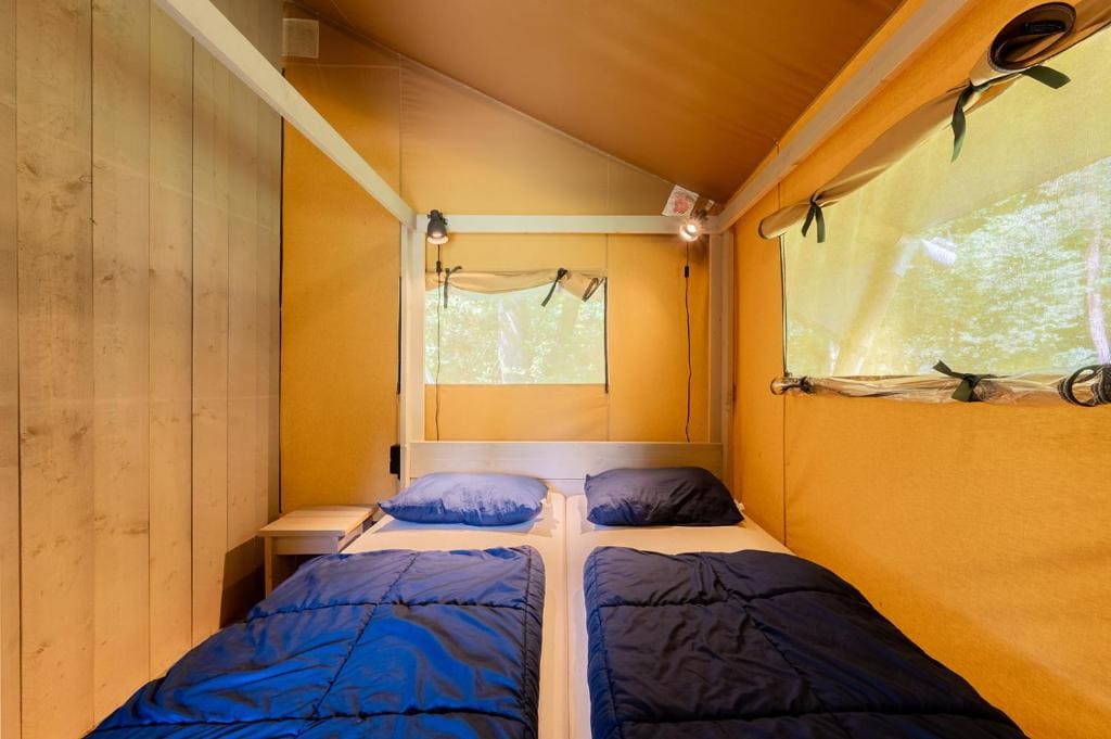 Tent room - Image 1