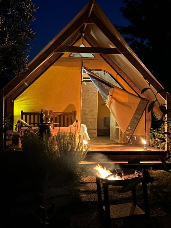 Tent room - Image 2